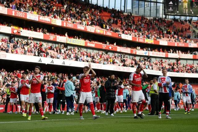 LOL世界赛直播-准三连亚教头的自豪，塔帅：有些队伤1人就跌穿排名